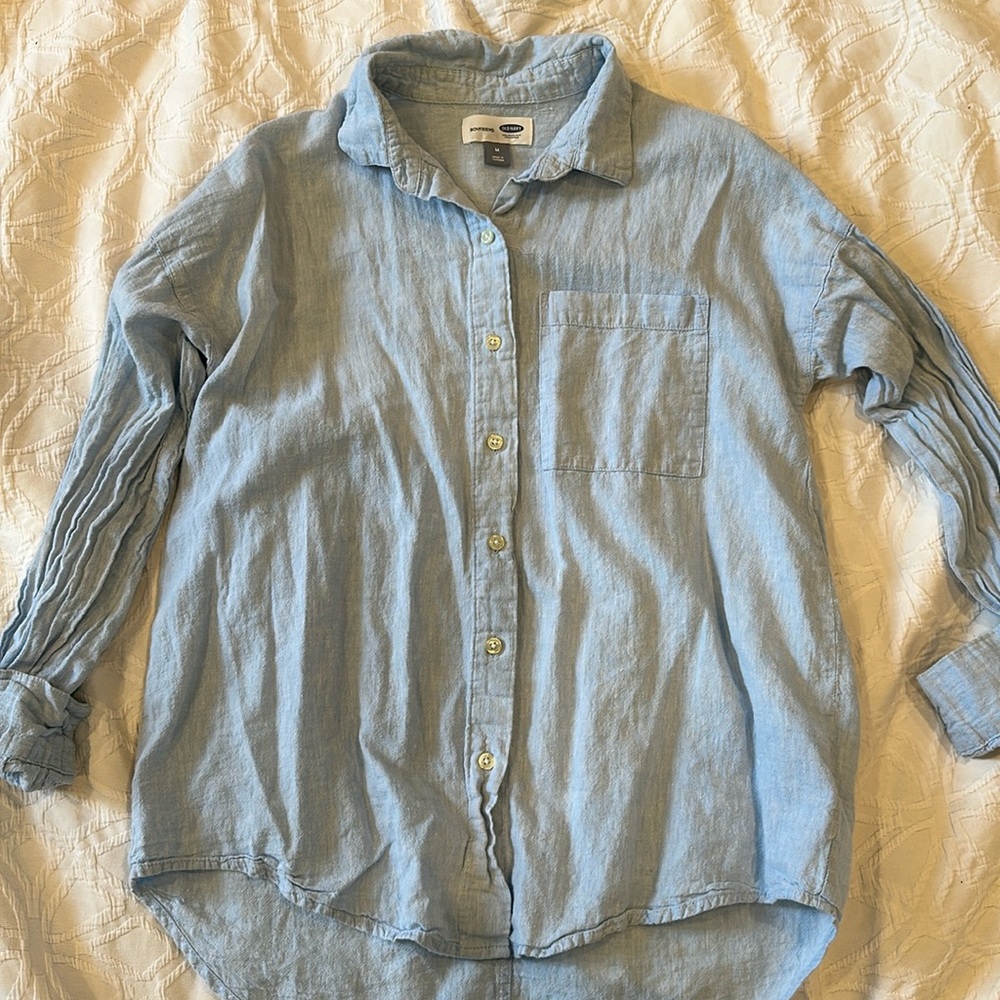 Old navy button down chambray shirt size M
